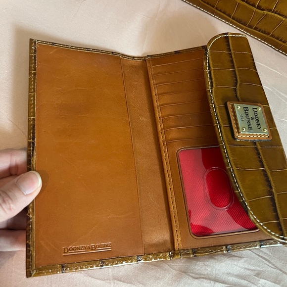 Dooney & Bourke Handbag &Wallet, brown - Picture 6 of 8
